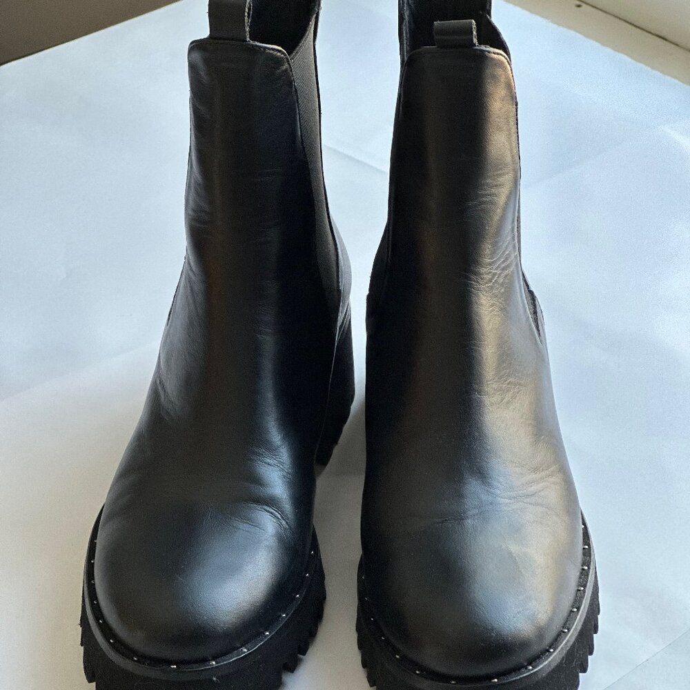 Brooke Rain Resistant Chelsea Boots **Never Worn** FREDA SALVADOR  Size 8 1/2